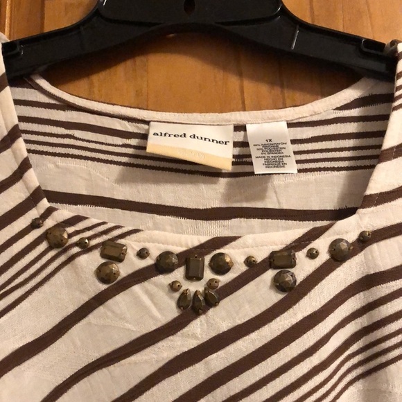 NWT Alfred Dunner Cream Brown Stripe Embellished Blouse 1X - Picture 2 of 5